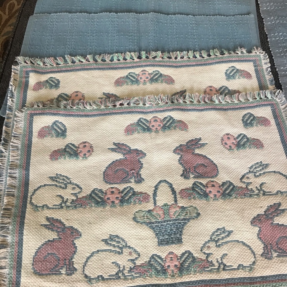 EASTER SET OF PLACEMATS FOR DINNING AND CELEBRATING THE HOLIDAYS